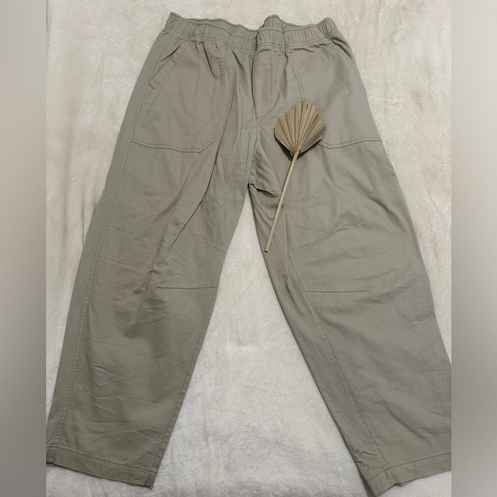 Cargo Pants in Tan with Pockets in the Front and Back